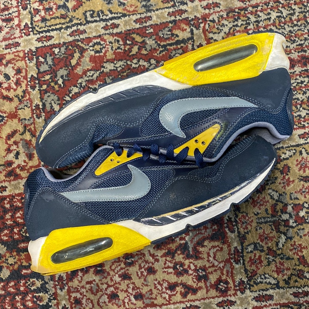 (SOLD) Nike Air Max Size 10.5
